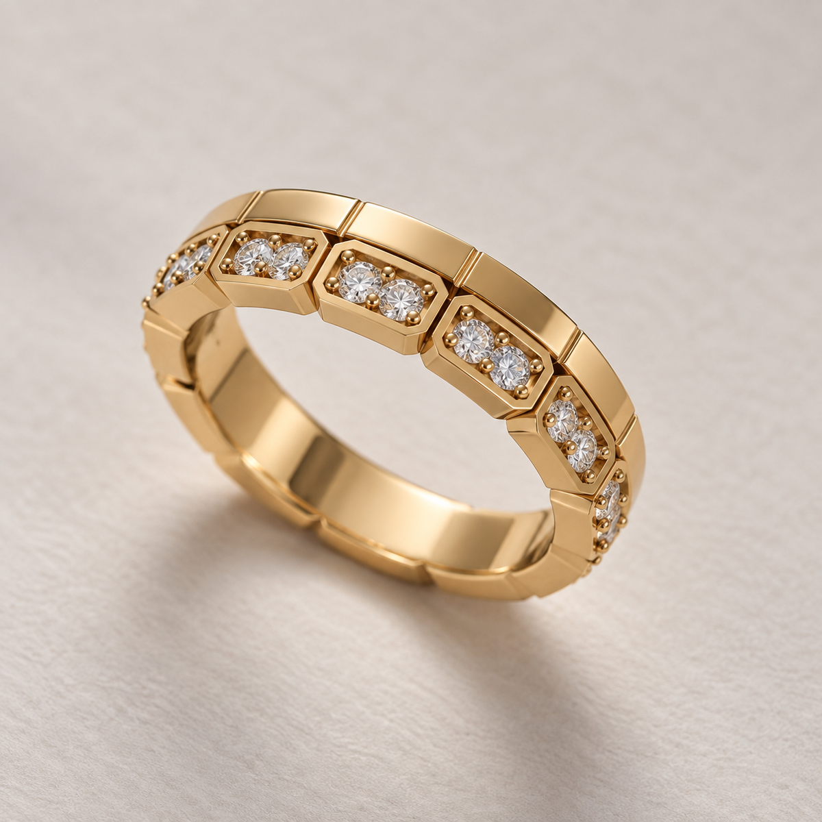 Linea Lab Diamond Gold Band in yellow gold, side profile